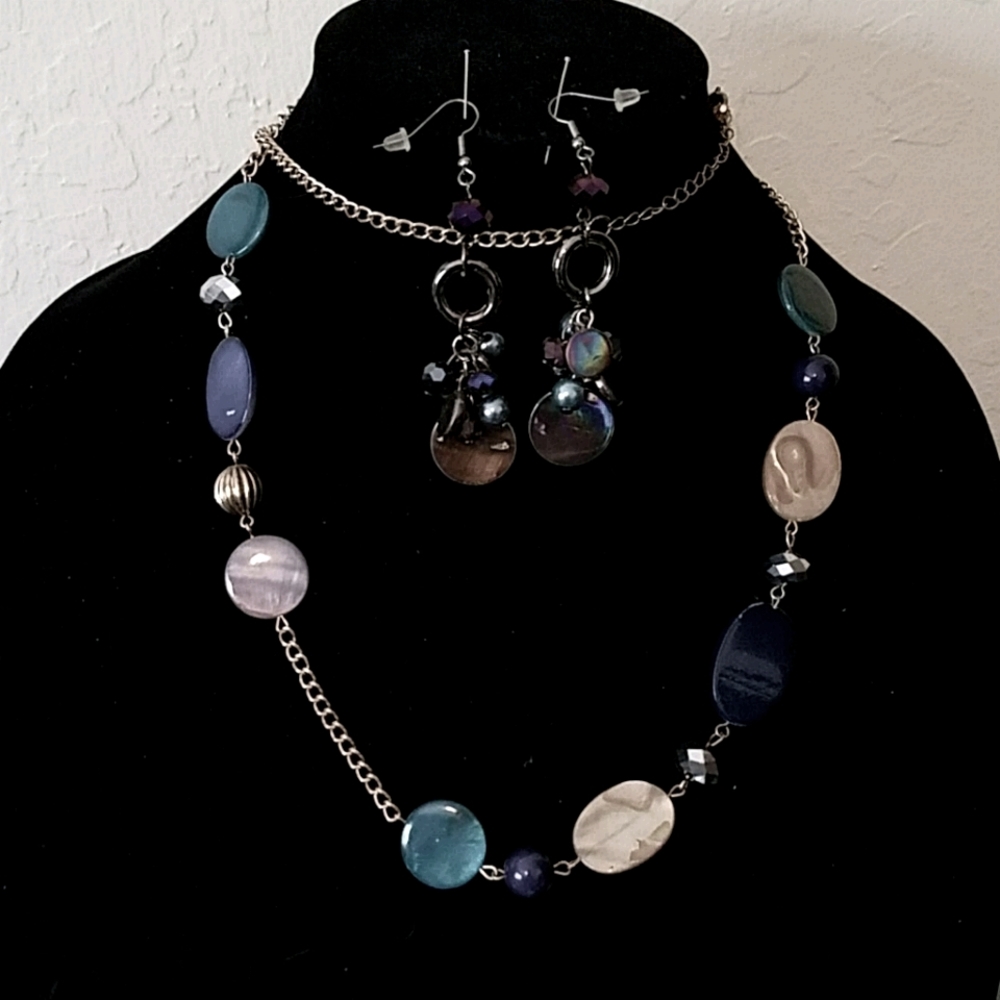 Necklace and earring set